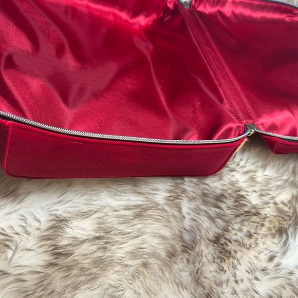 Velvety Red Estée Lauder Cosmetic Case Large, Handle, Bow, Gold Accented Zipper - Picture 10 of 16